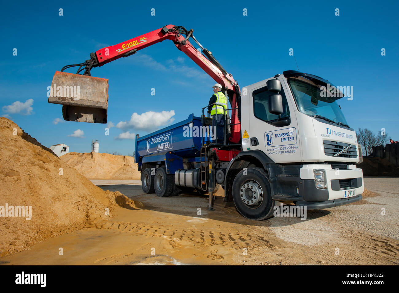 Grab lorry hi-res stock photography and images - Alamy