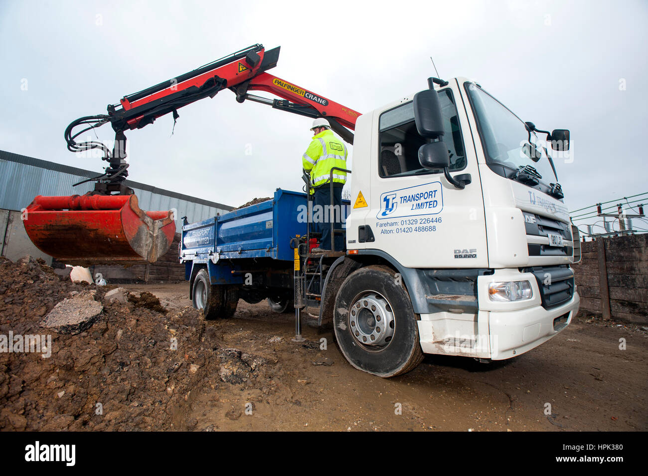 Lorry bucket hi-res stock photography and images - Alamy