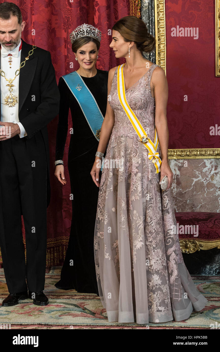 Madrid, Spain. 22nd Feb, 2017. King Felipe, Queen Letizia, Argentina president Mauricio Macri and his wife Juliana Awada attend a Gala dinner at the Royal Palace in Madrid, Spain February 22, 2017. Credit: MediaPunch Inc/Alamy Live News Stock Photo