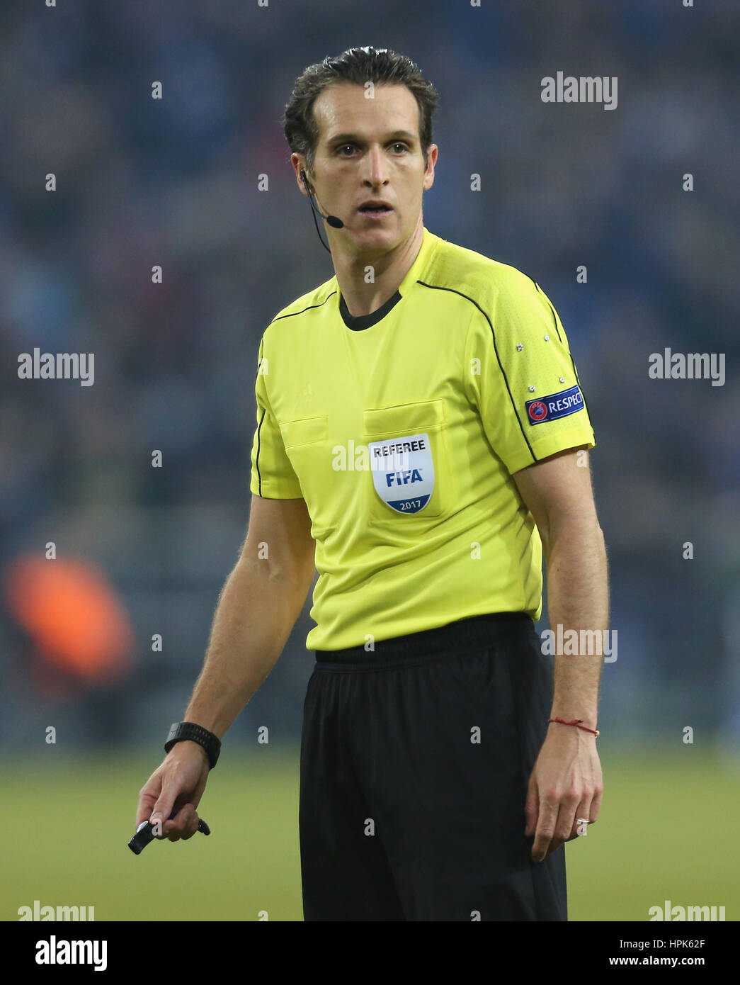 Gelsenkirchen, Germany 22.02.2017, FC Schalke 04 vs PAOK FC, Referee Luca Banti.                © Juergen Schwarz/Alamy Live News Stock Photo