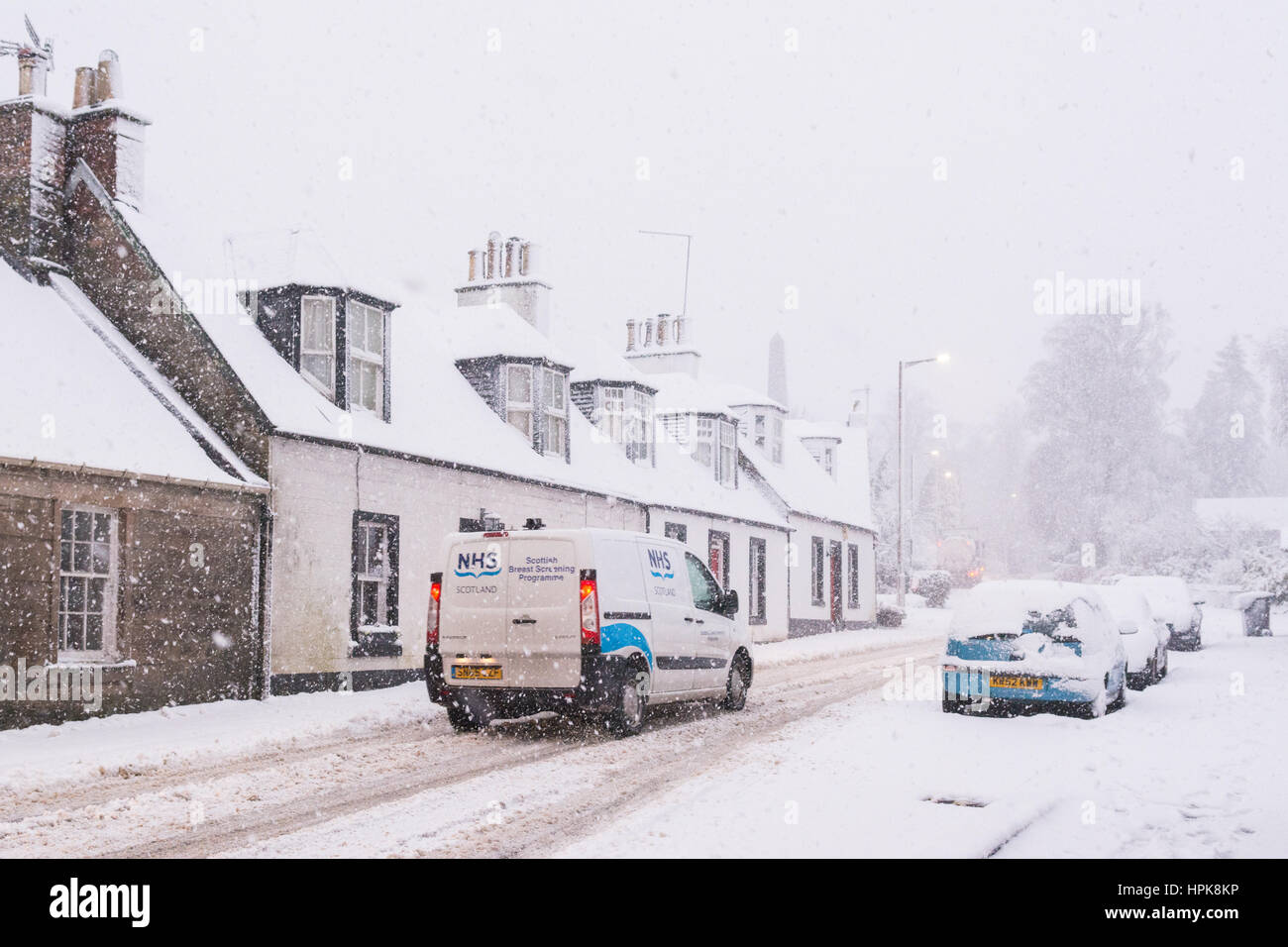 Killearn, Stirlingshire, Scotland, UK. 23rd Feb, 2017. UK weather - heavy snow causing difficult driving conditions in the Stirlingshire village of Killearn Credit: Kay Roxby/Alamy Live News Stock Photo