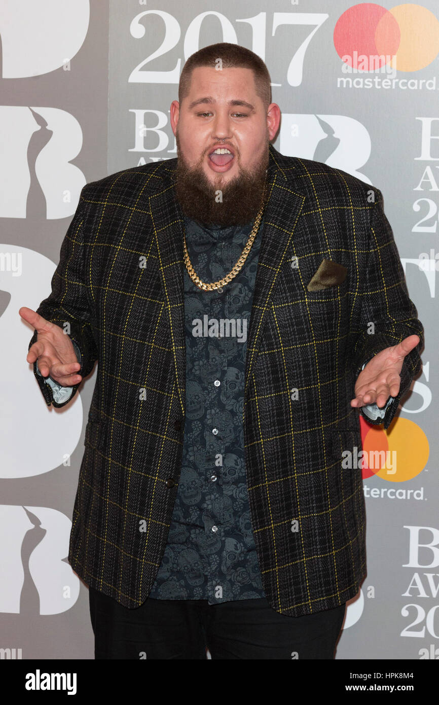 London, UK. 22 February 2017. Rag 'n' Bone Man (Rory Graham). Red carpet arrivals for the 2017 BRIT Awards at the O2 Arena. © Bettina Strenske/Alamy Live News Stock Photo