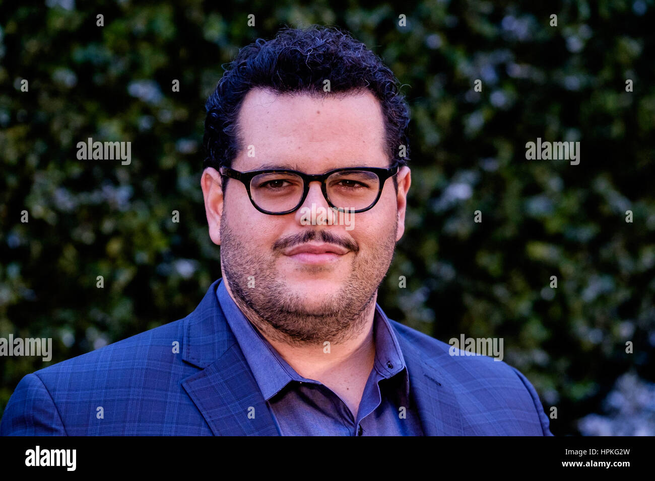 Josh Gad’s Instagram, Twitter & Facebook on IDCrawl