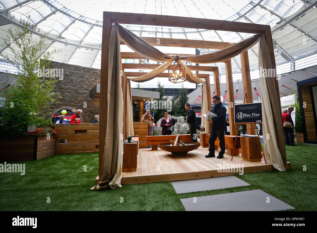 Vancouver, Canada. 23rd Feb, 2017. Visitors check on gardening design