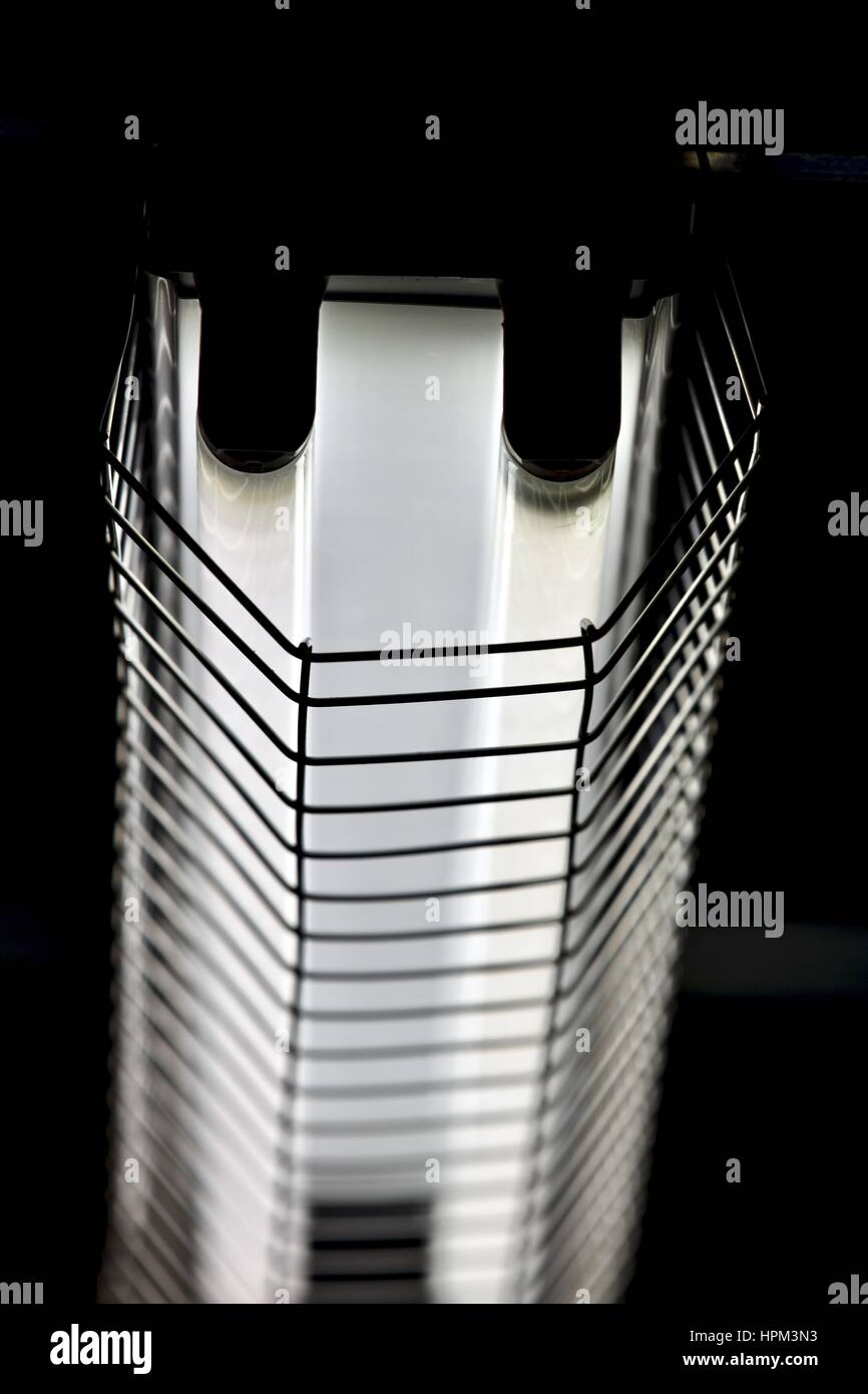 Fluorescent lighting hires stock photography and images Alamy
