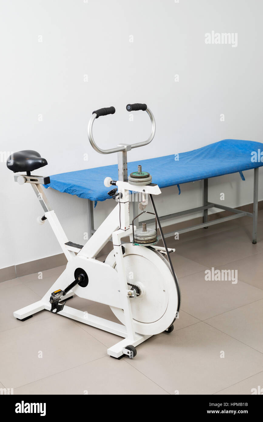 Examination bed hires stock photography and images Alamy