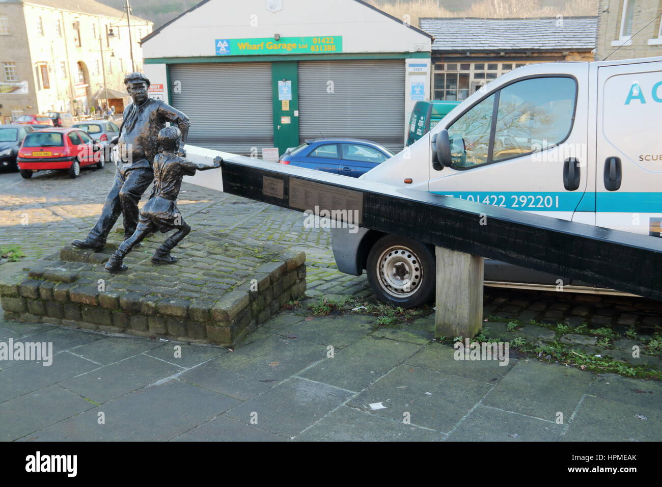 Statue of lock keeper,Sowerby Bridge,West Yorks,UK Stock Photo Alamy