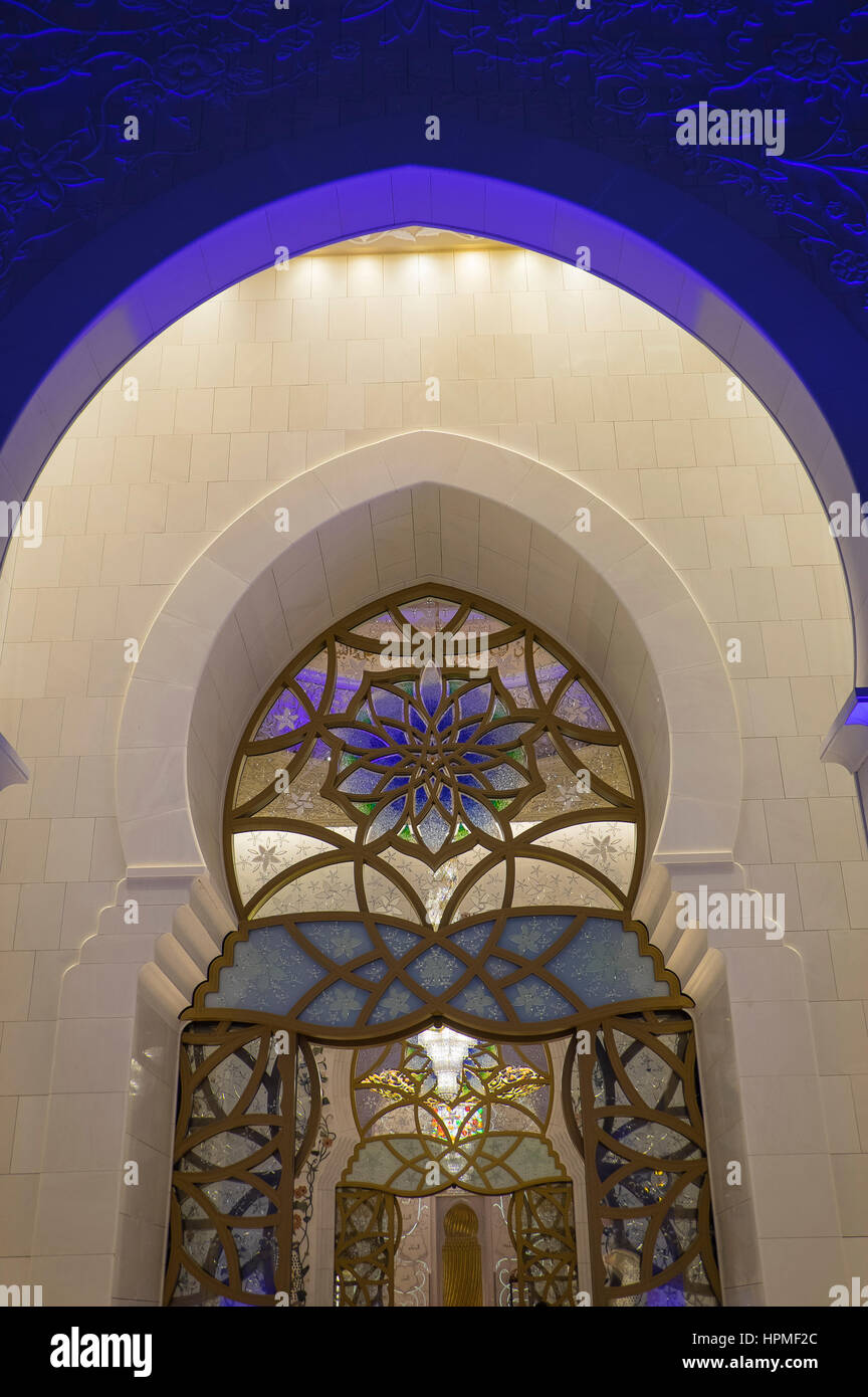 ADU DHABI's stunning Sheikh Zayed Mosque Stock Photo