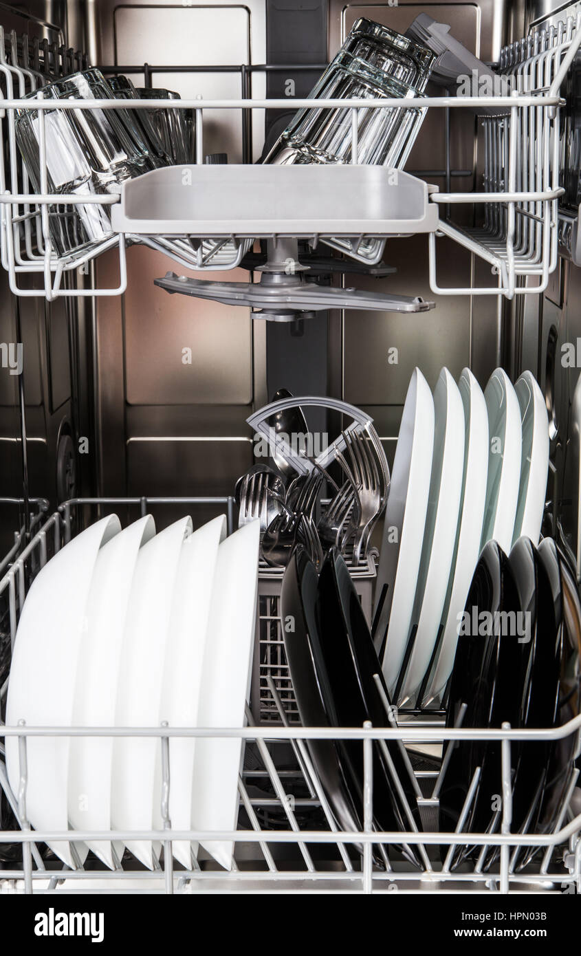 https://c8.alamy.com/comp/HPN03B/clean-dishes-in-a-modern-dishwasher-machine-HPN03B.jpg