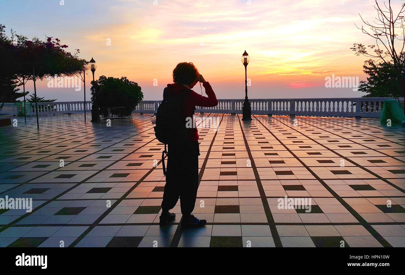 Silhouette short curly hair asian hi-res stock photography and images - Alamy Silhouette short curly hair asian hi-res stock photography and images - Alamy