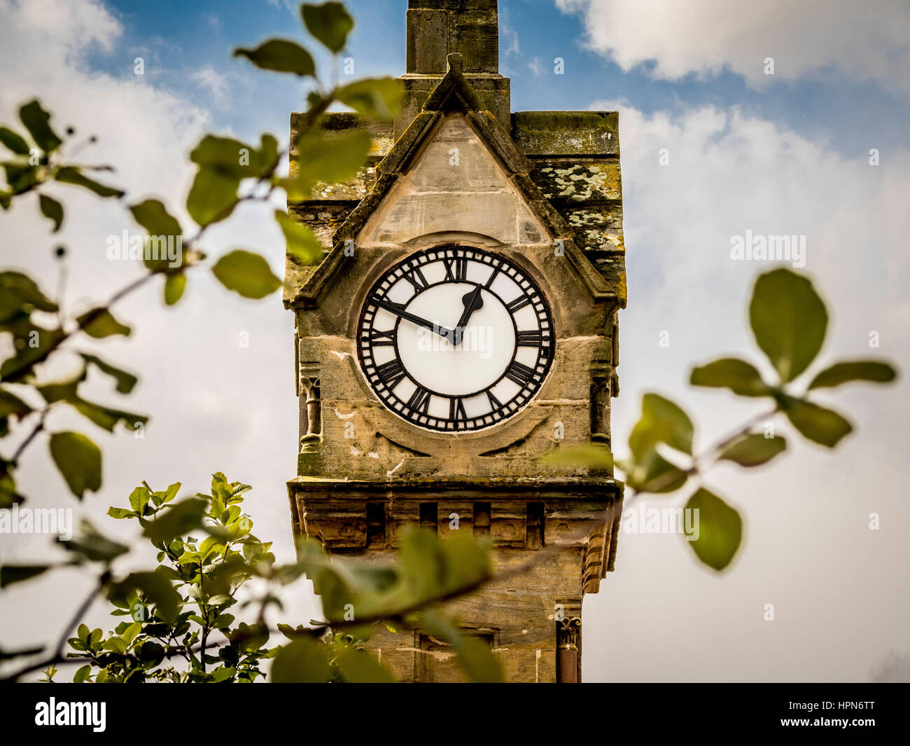 Thirsk market square clock tower hires stock photography and images Alamy