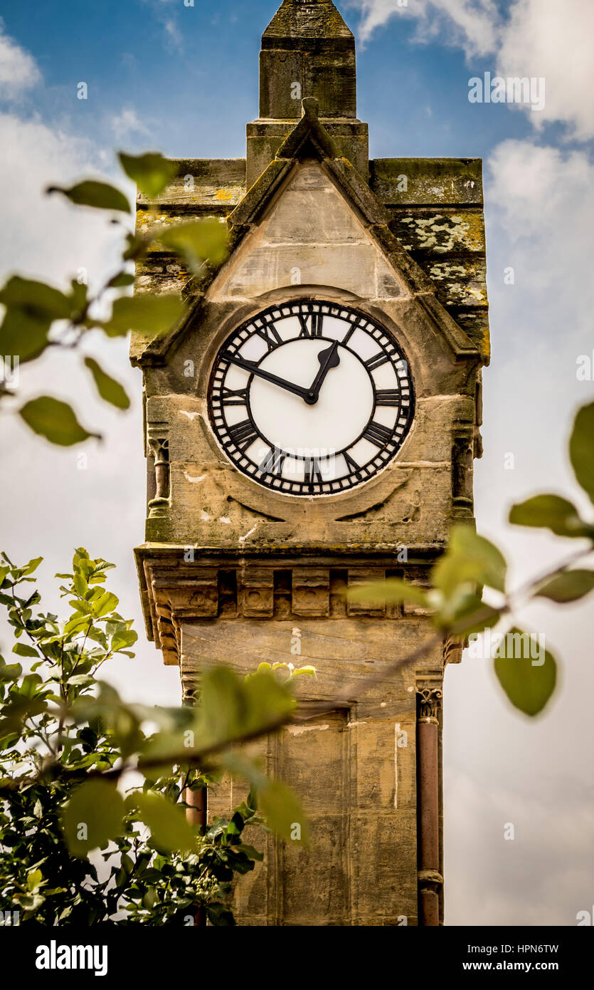 Thirsk market place clock spire hires stock photography and images Alamy