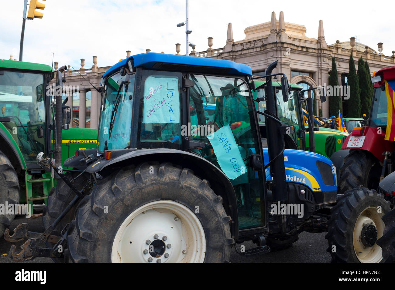 500 tractors at farmers protest at Placa d'Espanya, Barcelona, calling for greater government support and respect of the farming sector, 28 January 20 Stock Photo