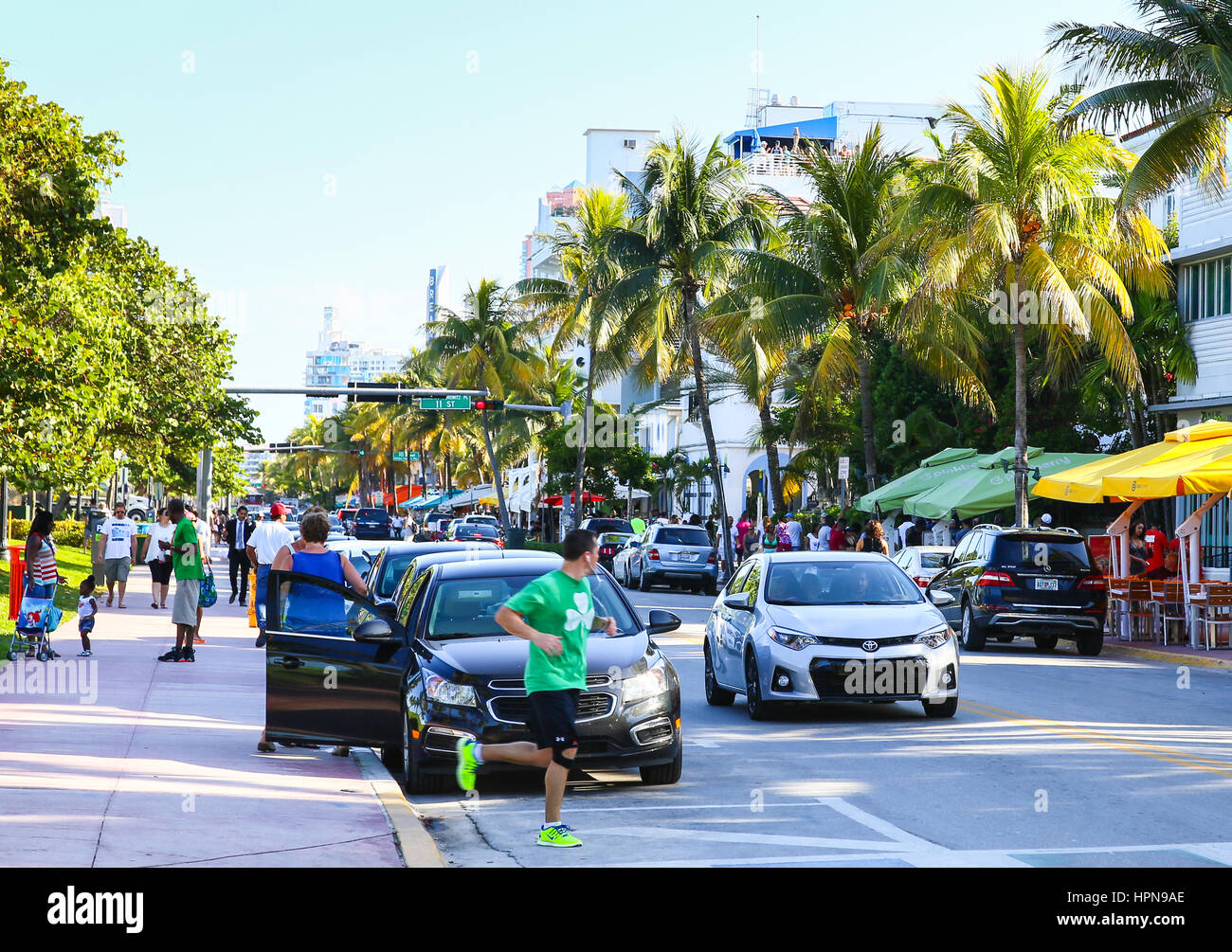 MIAMI BEACH, USA - MAY 9, 2015: Cars driving and parking, people Stock  Photo - Alamy