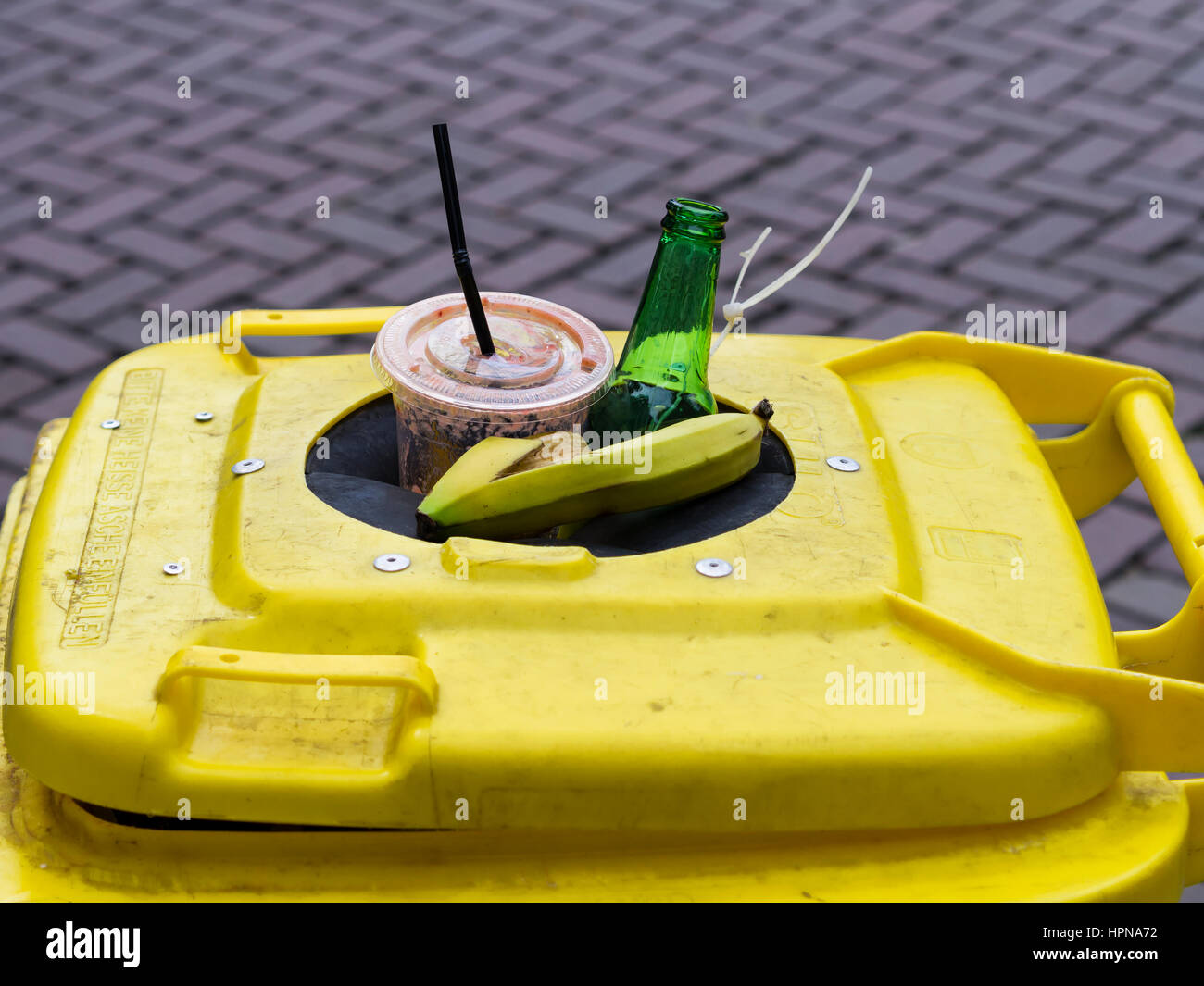 Trash overflow hires stock photography and images Alamy