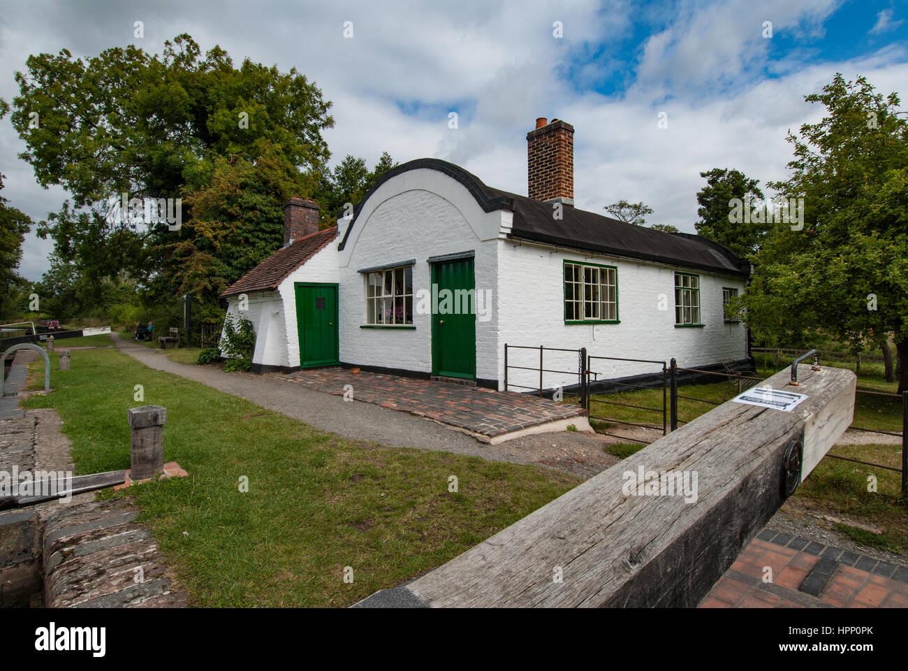 Lowsonford Lock No 31 And Quaint Barrel Roofed Lock Keepers House