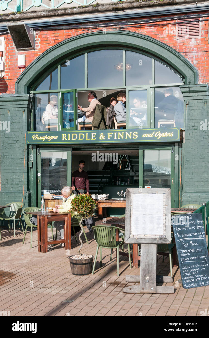 Riddle and Finns Champagne and Oyster Bar on Brighton seafront. Stock Photo