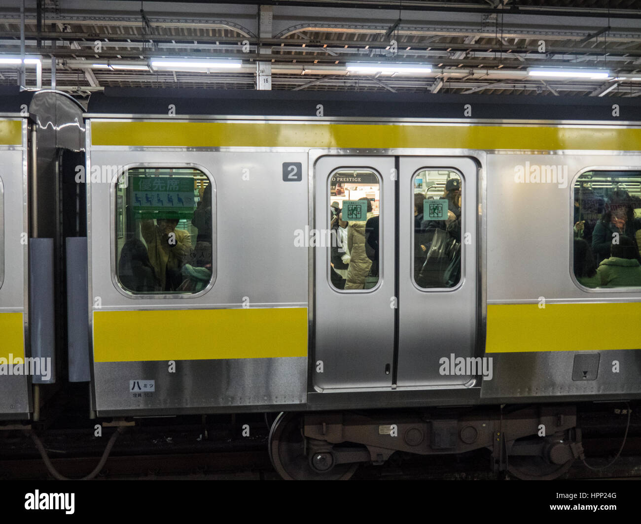 Unidentified Passengers Standing on the Doors of Running Local Train during  Rush Hours Editorial Photography - Image of station, india: 168031082