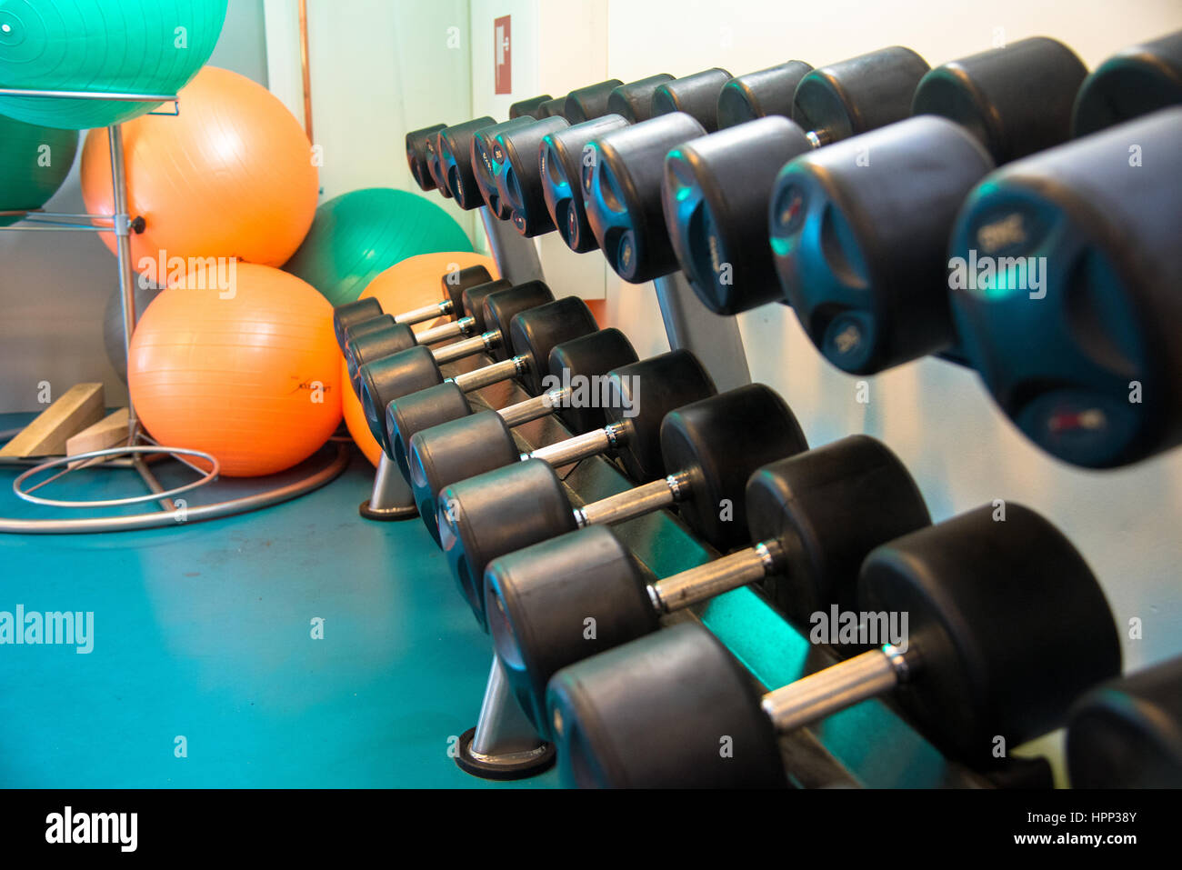 Afvallen met krachttraining: waarom gewichten effectiever zijn dan cardio