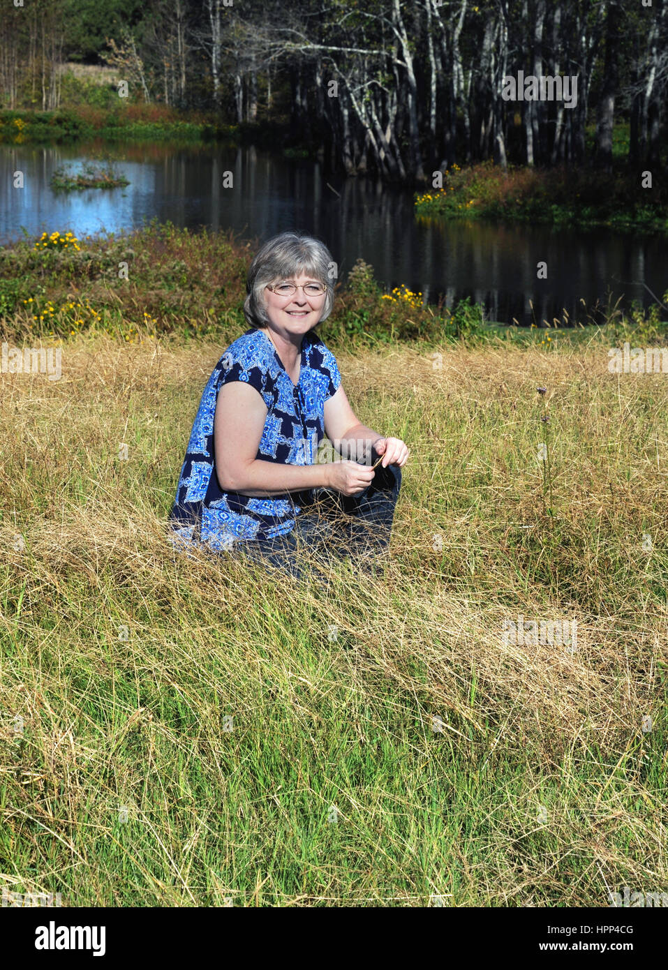 Mature woman outdoors scenic hi-res stock photography and images - Alamy