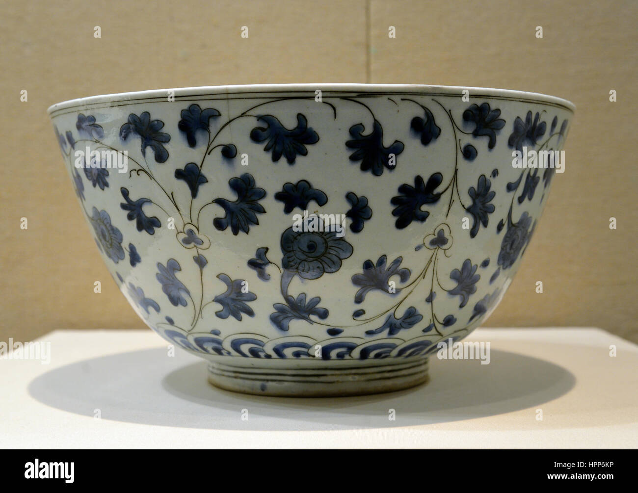 Grand porcelain bowl with crane pattern in Louvre. Made in Iran, 17th century. Stock Photo