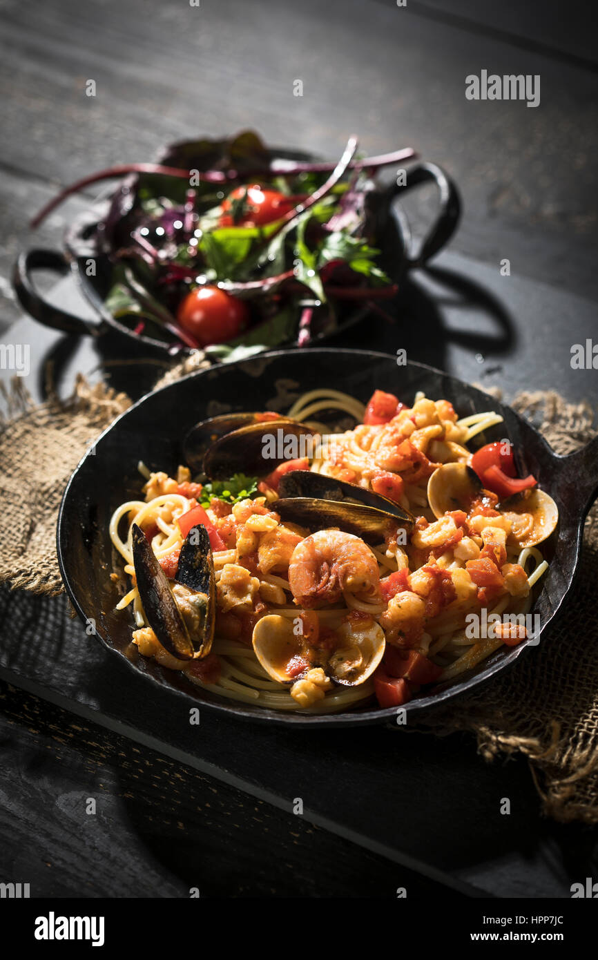 Spaghetti Frutti Di Mare With Leaf Spinach Lettuce Dish Stock Photo Alamy spaghetti-frutti-di-mare-with-leaf-spinach-lettuce-dish-stock-photo-alamy