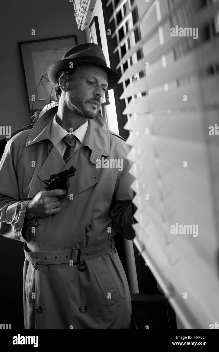Spy Agent Gun 1950s High Resolution Stock Photography And Images Alamy Spy Agent Gun 1950s High Resolution Stock Photography And Images Alamy