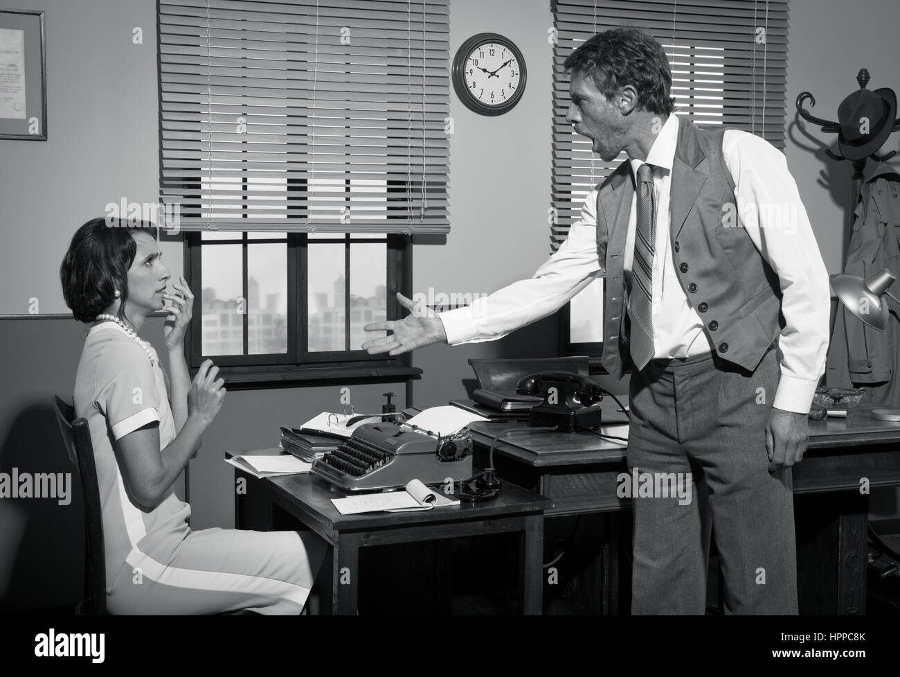 домогательства в офисе. любовь в офисе. секретарша. женщина в офисе. начальник и секретарша.