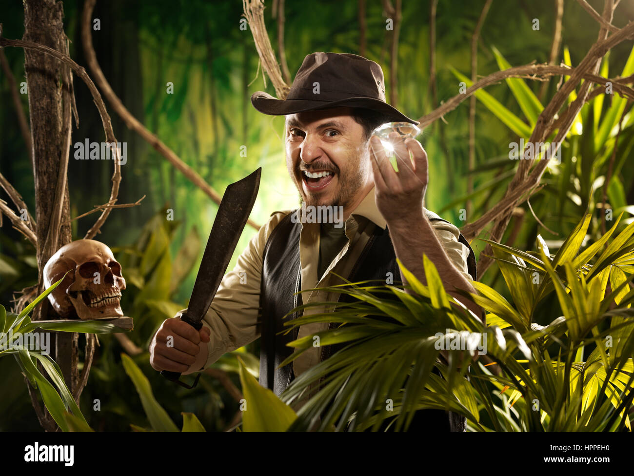 Man in jungle and machete hi-res stock photography and images - Alamy