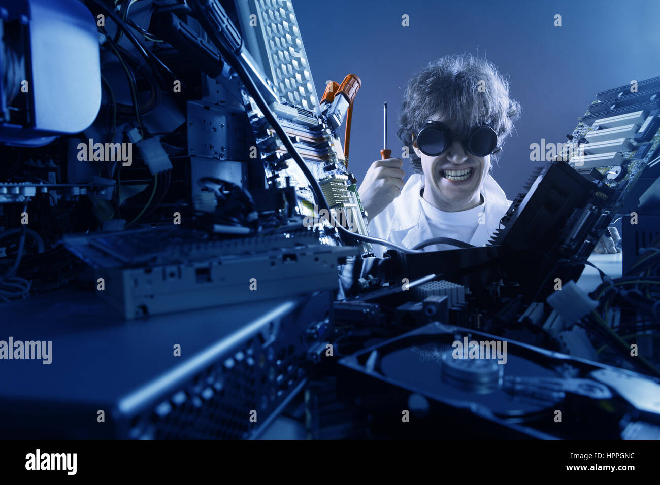 Repair a computer hi-res stock photography and images - Alamy