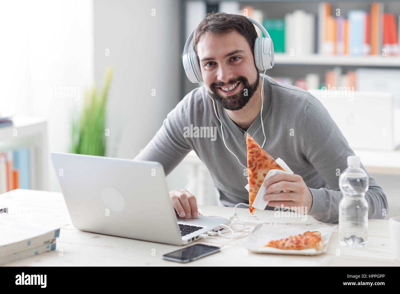 Office eating pizza slice desk hi-res stock photography and images - Alamy
