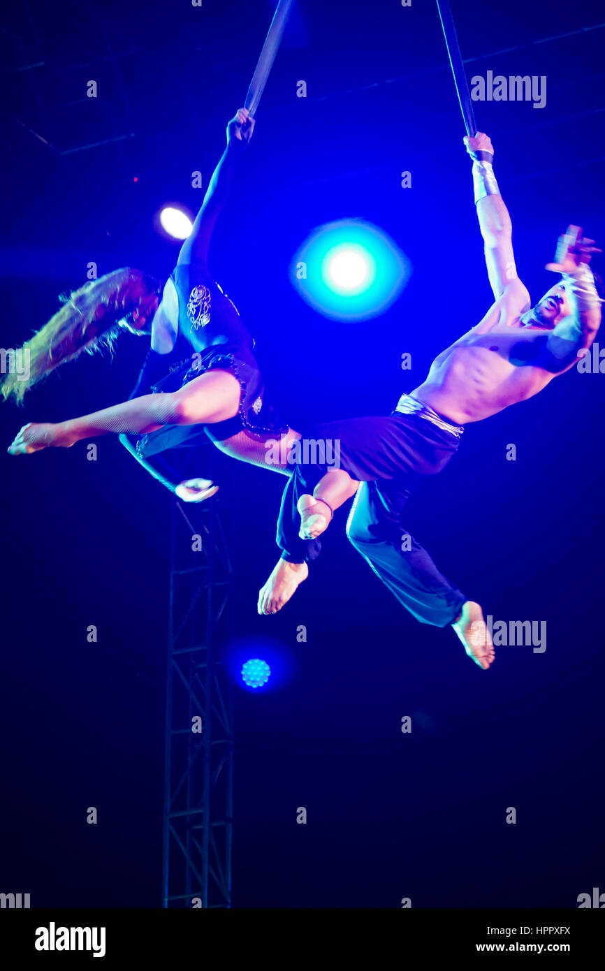 Couple performing aerial straps act. Jumbo Circus Stock Photo - Alamy