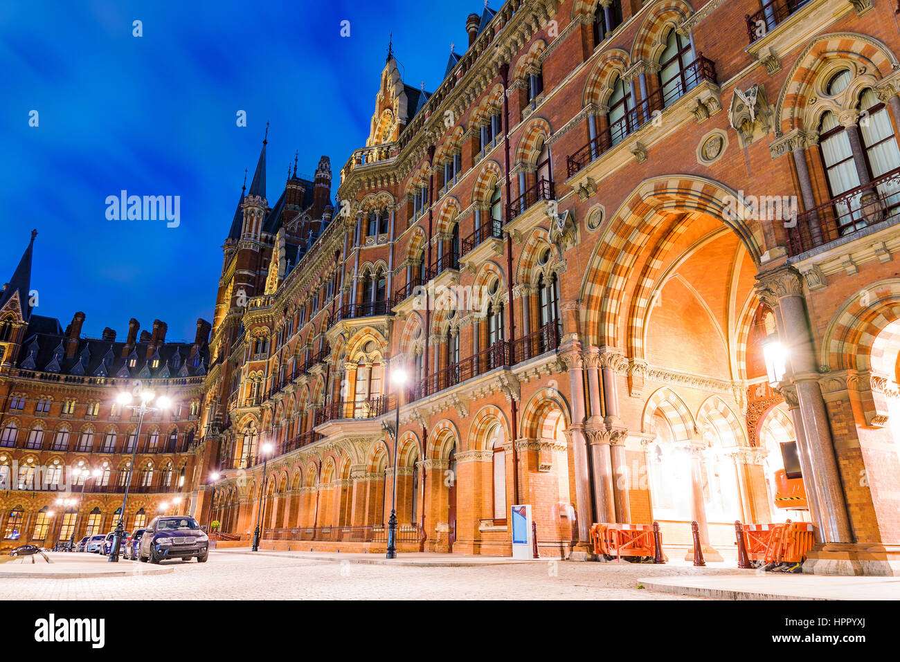 Kings Cross St Pancras International Train Station High Resolution Stock Photography and Images