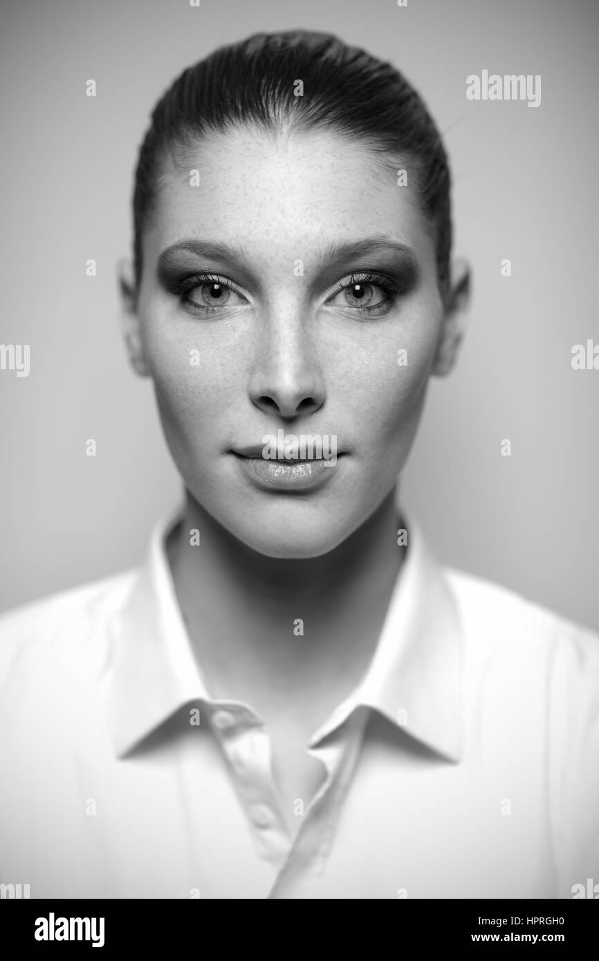 Portrait of beautiful young woman close up face Stock Photo - Alamy