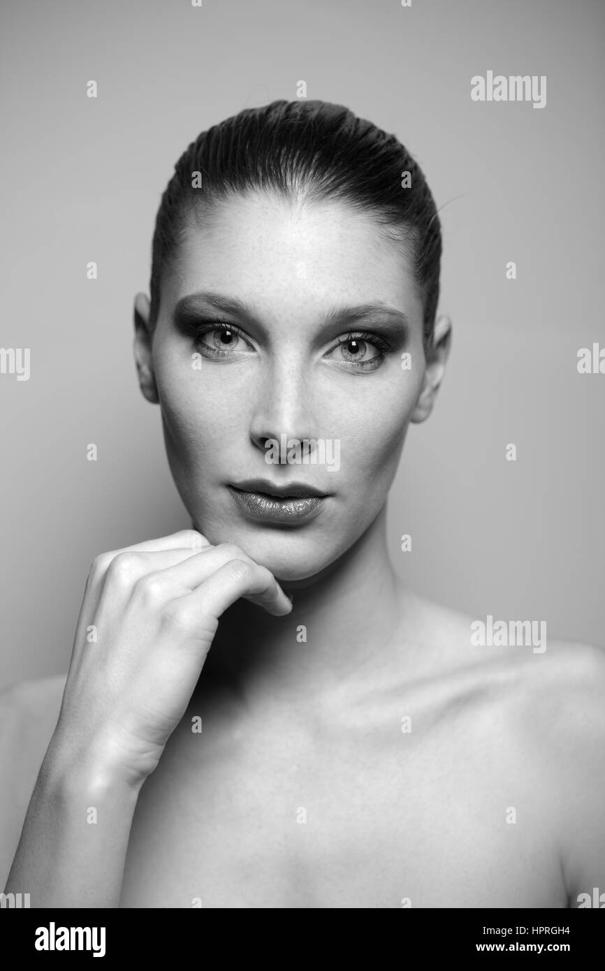 Portrait of beautiful young woman close up face Stock Photo - Alamy