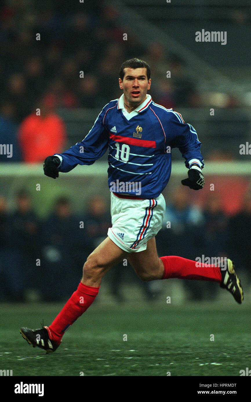 ZINEDINE ZIDANE FRANCE & JUVENTUS 03 February 1998 Stock Photo - Alamy