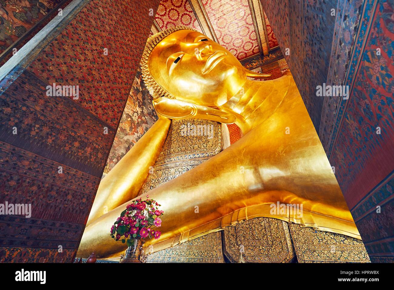 Golden statue of the Reclining Buddha in Wat Pho (Pho Temple) in ...
