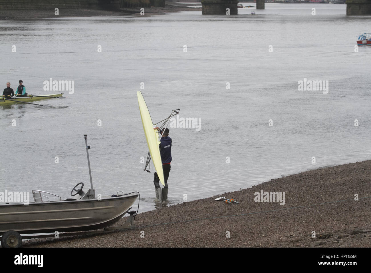 Putney London, UK. 25th Feb, 2017. Rowers representing various rowing clubs, schools and colleges practice on The River Thames as the British Rowing season enters winter for the Head races and Henley Regatta Credit: amer ghazzal/Alamy Live News Stock Photo