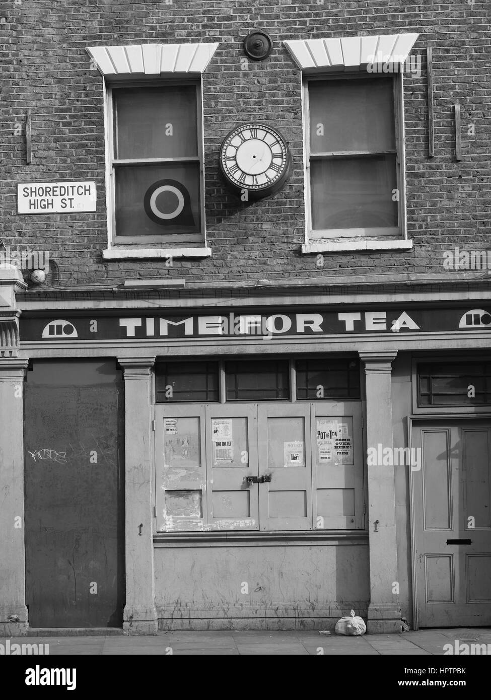 Time for tea in Shoreditch High Street Stock Photo