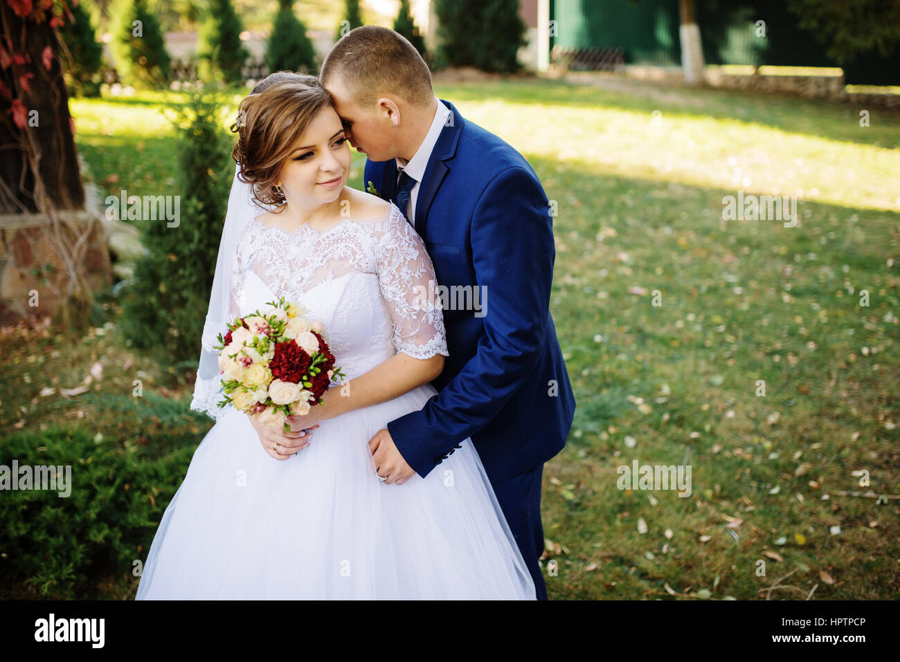 Couple hugging in wind hi-res stock photography and images - Alamy