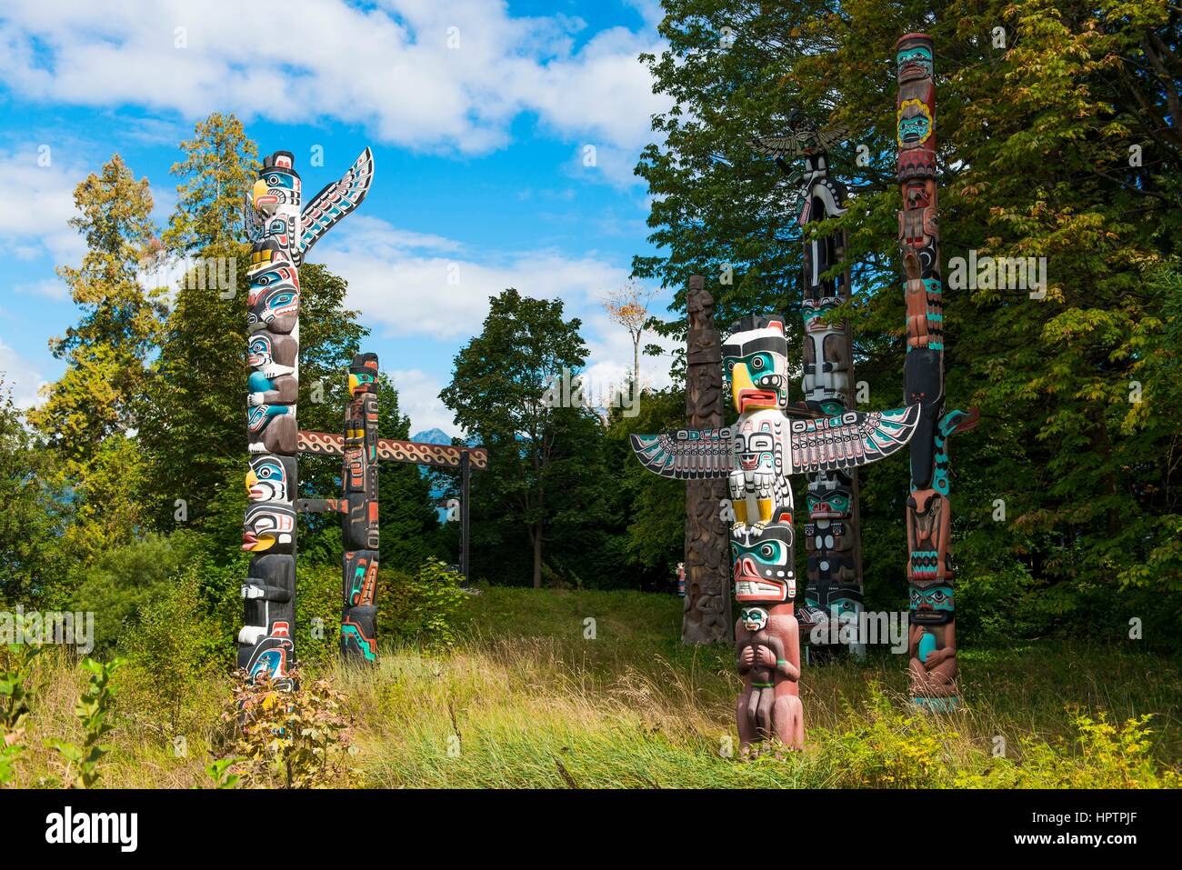Totempfähle der Indianer, First Nations, im Stanley Park, Stadt Vancouver, British Columbia, Kanada Stock Photo
