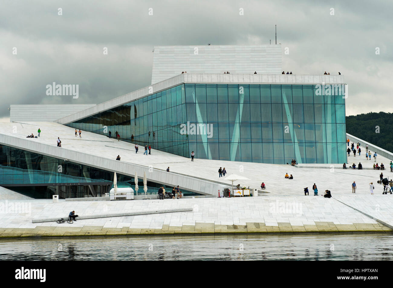 The new opera house of Oslo (Den Norske Opera & Ballett), by the firm of architects 'Sn¿hetta', in Oslo in Norway Stock Photo