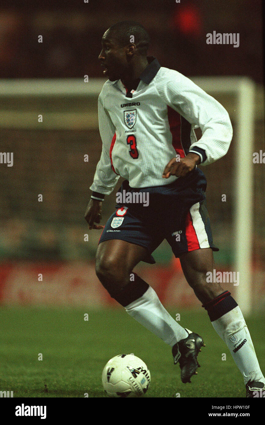 SOL CAMPBELL ENGLAND & TOTTENHAM HOTSPUR FC 12 February 1998 Stock Photo