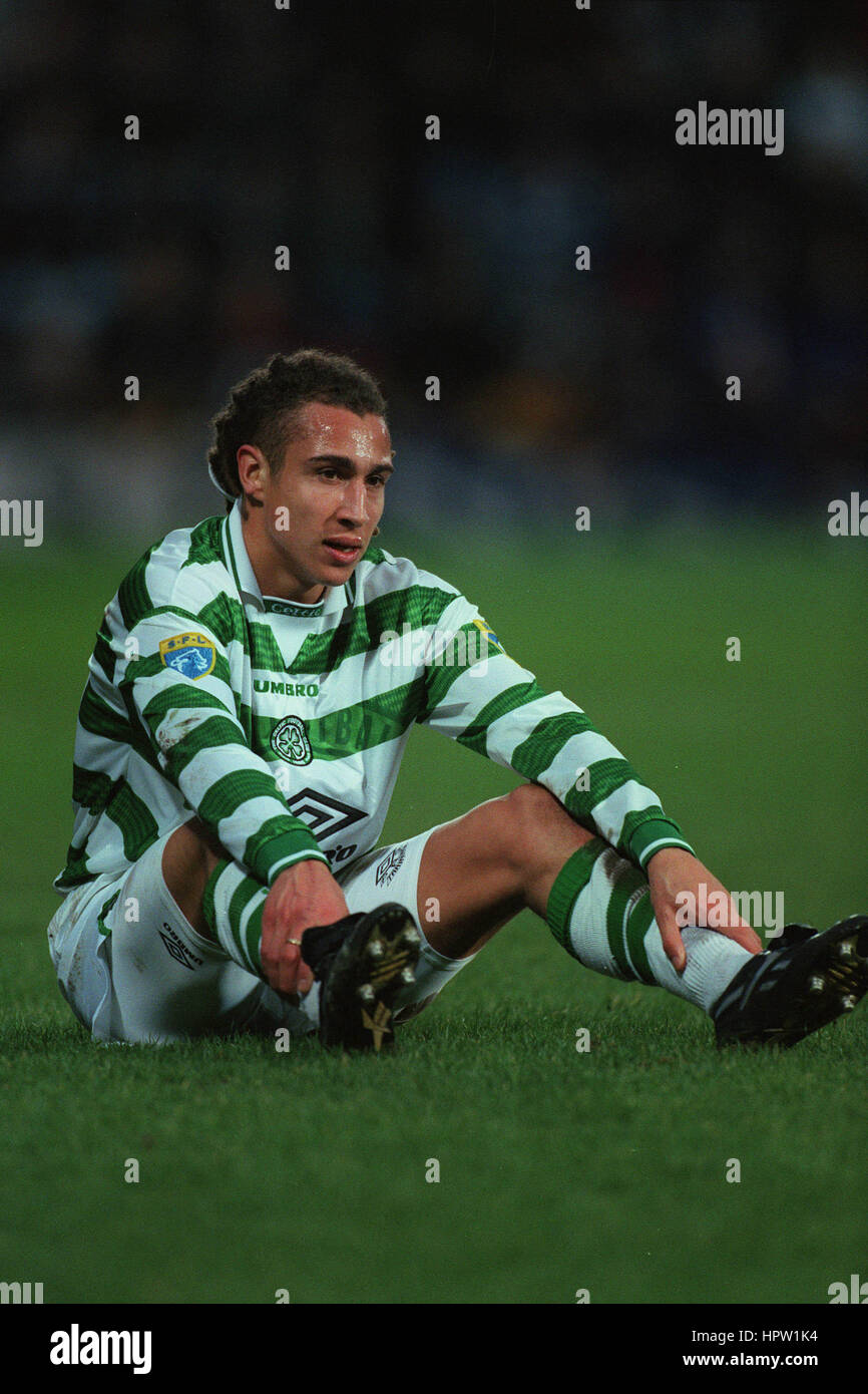HENRIK LARSSON GLASGOW CELTIC FC 09 December 1998 Stock Photo - Alamy