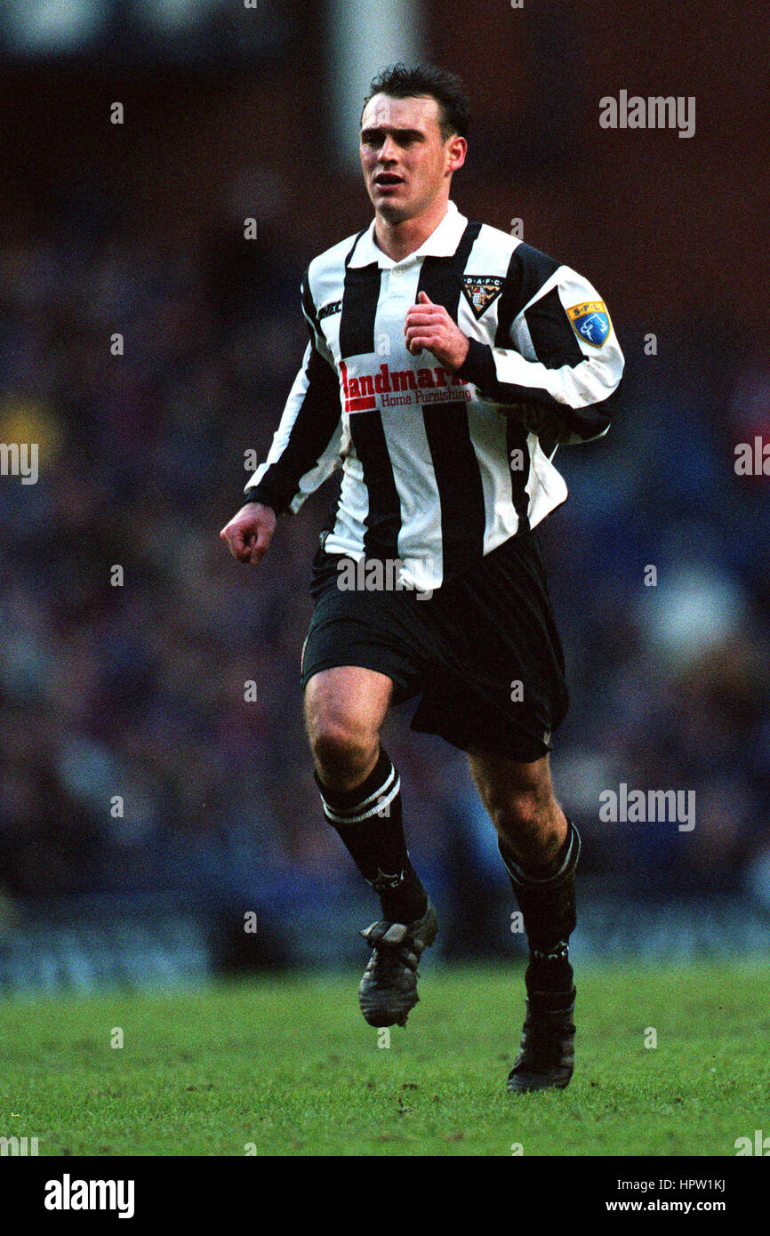 GEORGE SHAW DUNFERMLINE ATHLETIC FC 09 December 1998 Stock Photo