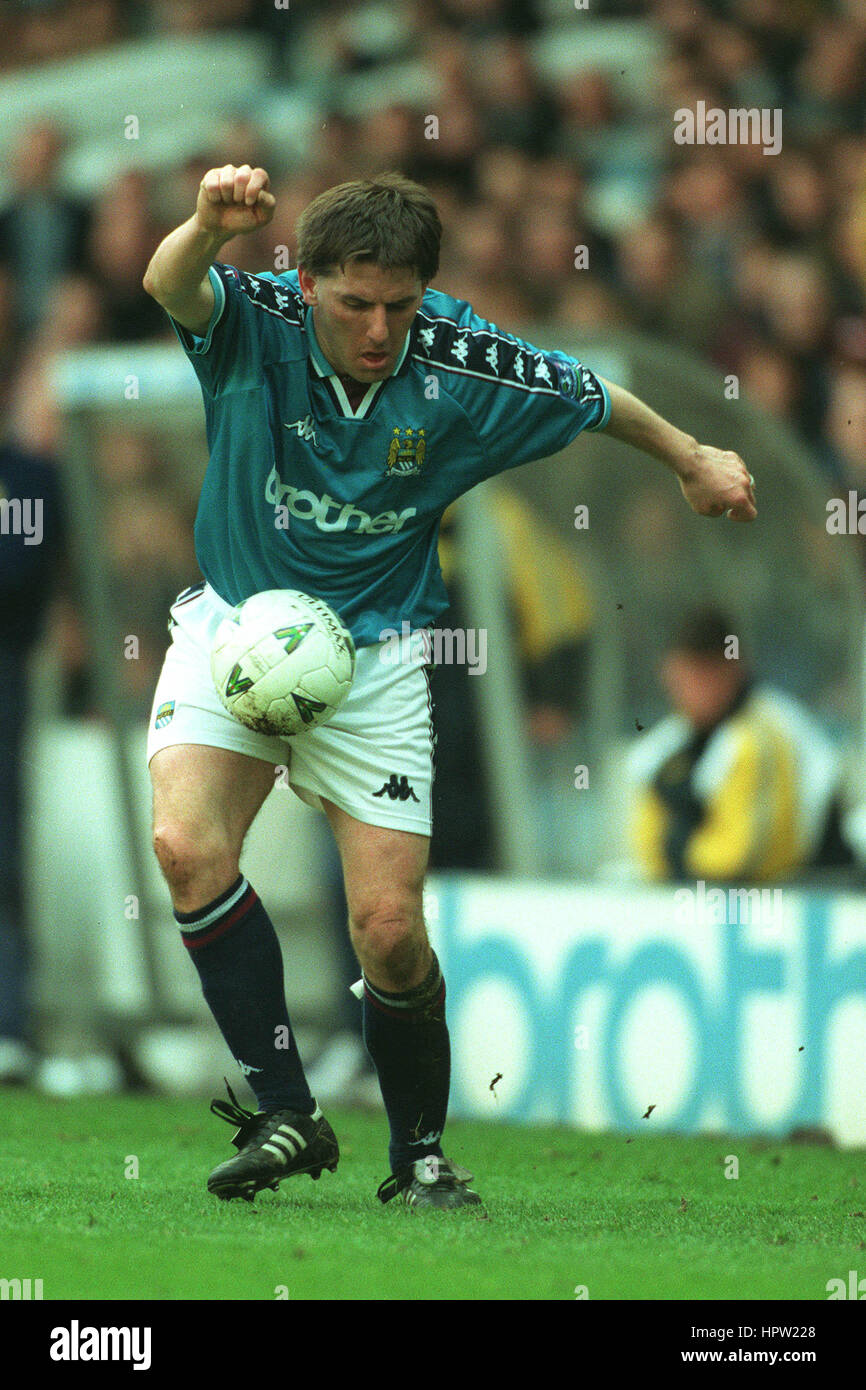 Manchester city and peter beardsley hires stock photography and images