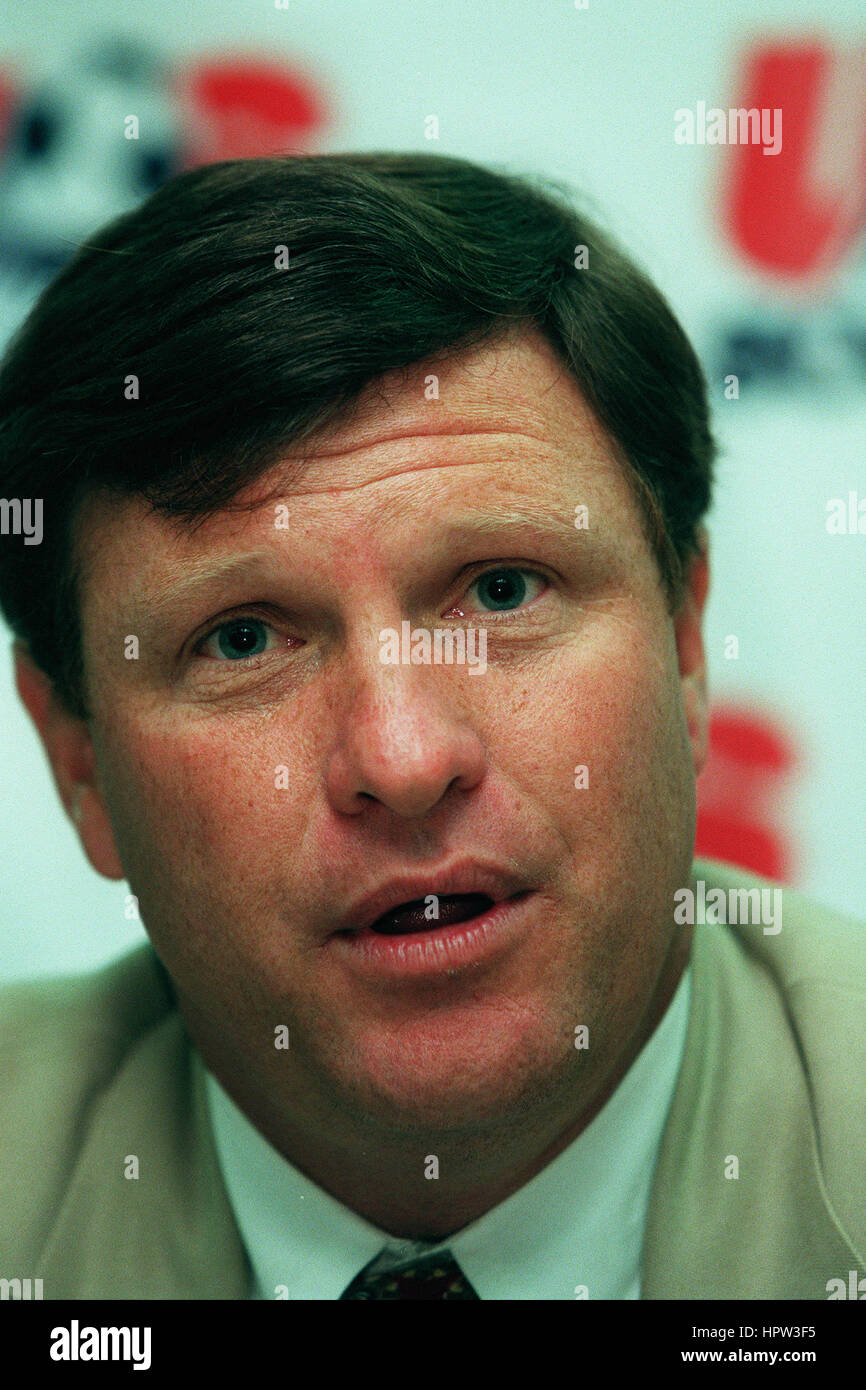 STEVE SAMPSON USA COACH 31 March 1998 Stock Photo Alamy