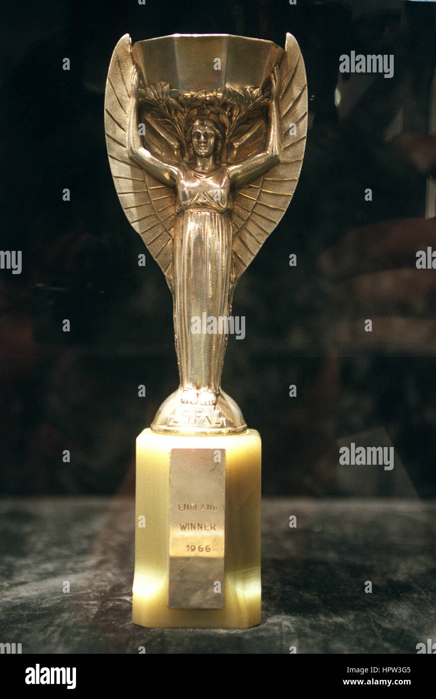 JULES RIMET TROPHY FOOTBALL TROPHY 22 April 1998 Stock Photo