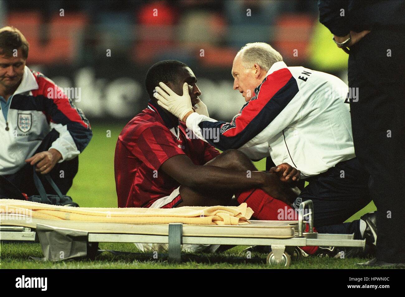 SOL CAMPBELL SWEDEN V ENGLAND 07 September 1998 Stock Photo