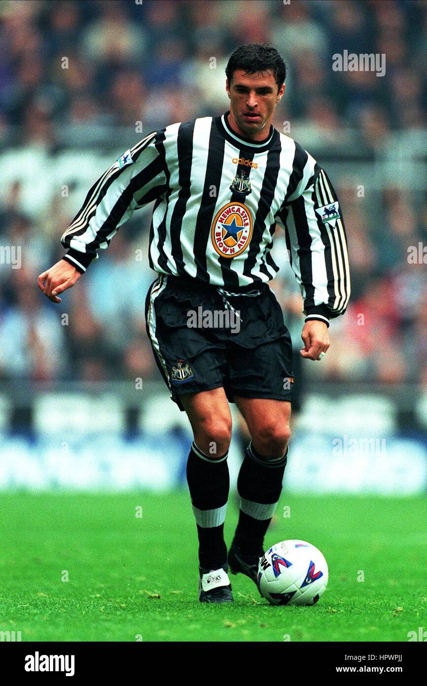 GARY SPEED NEWCASTLE UNITED FC 26 September 1998 Stock Photo - Alamy